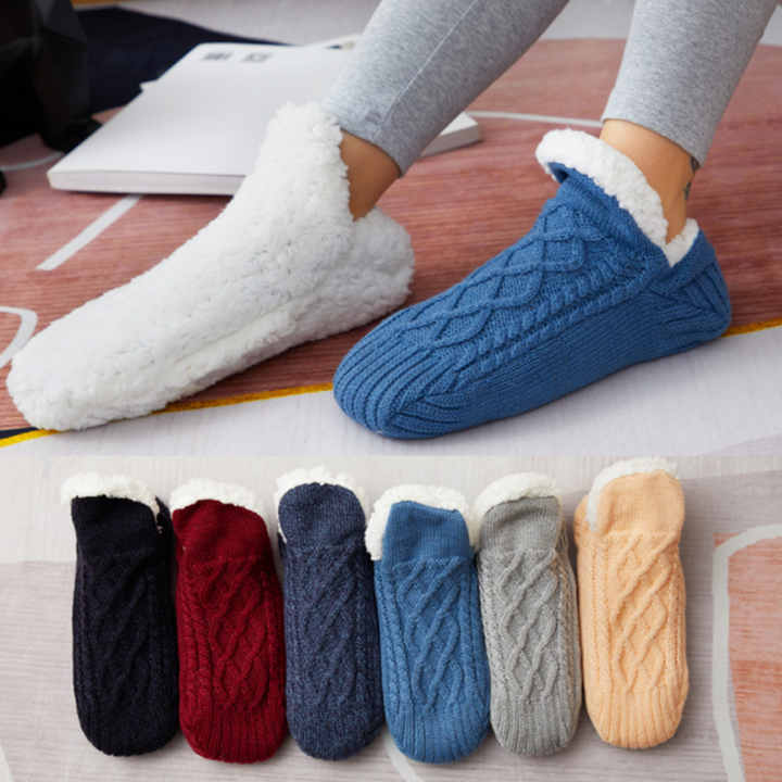 50% RABATT || PamperPuffs™️- Flauschige Pantoffelsocken mit V-Mund