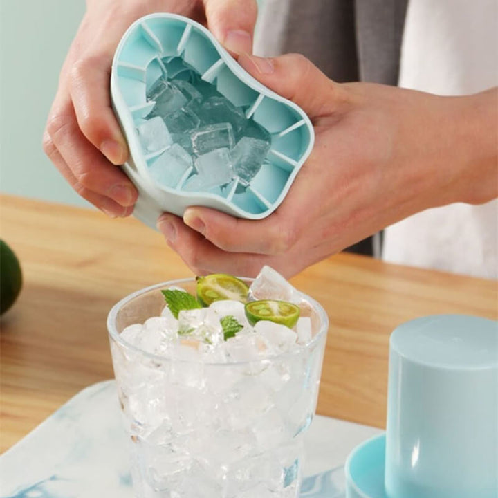 Freeze™ - Tragbarer Silikon-Eiswürfelform mit Deckel für perfekte Eiswürfel