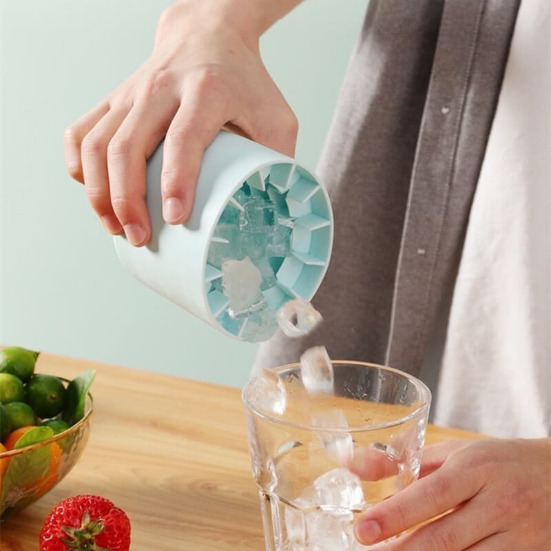 Freeze™ - Tragbarer Silikon-Eiswürfelform mit Deckel für perfekte Eiswürfel