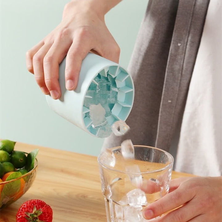 Freeze™ - Tragbarer Silikon-Eiswürfelform mit Deckel für perfekte Eiswürfel