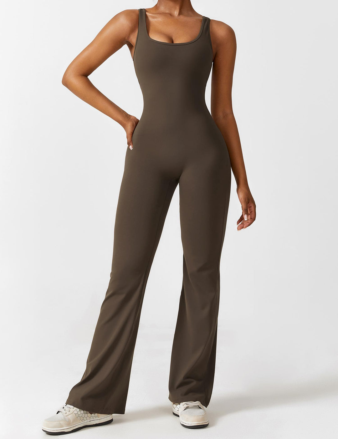 Paola™ Ausgestellter Jumpsuit mit V-Rücken