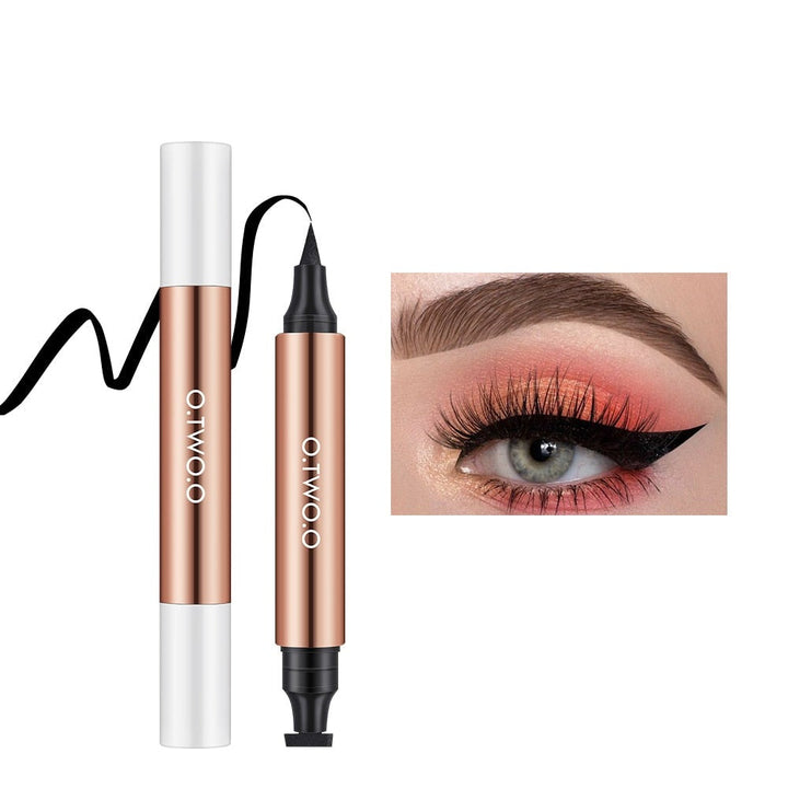 O.TWO.O™ Wasserfester perfekt geschwungener Eyeliner